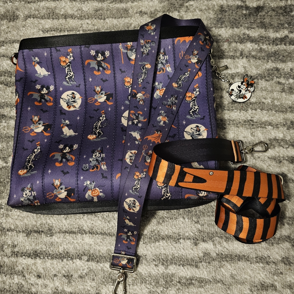 Harveys Seatbelt Bag Mickey And Friends Halloween With Lanyard & Nbc Snake Strap